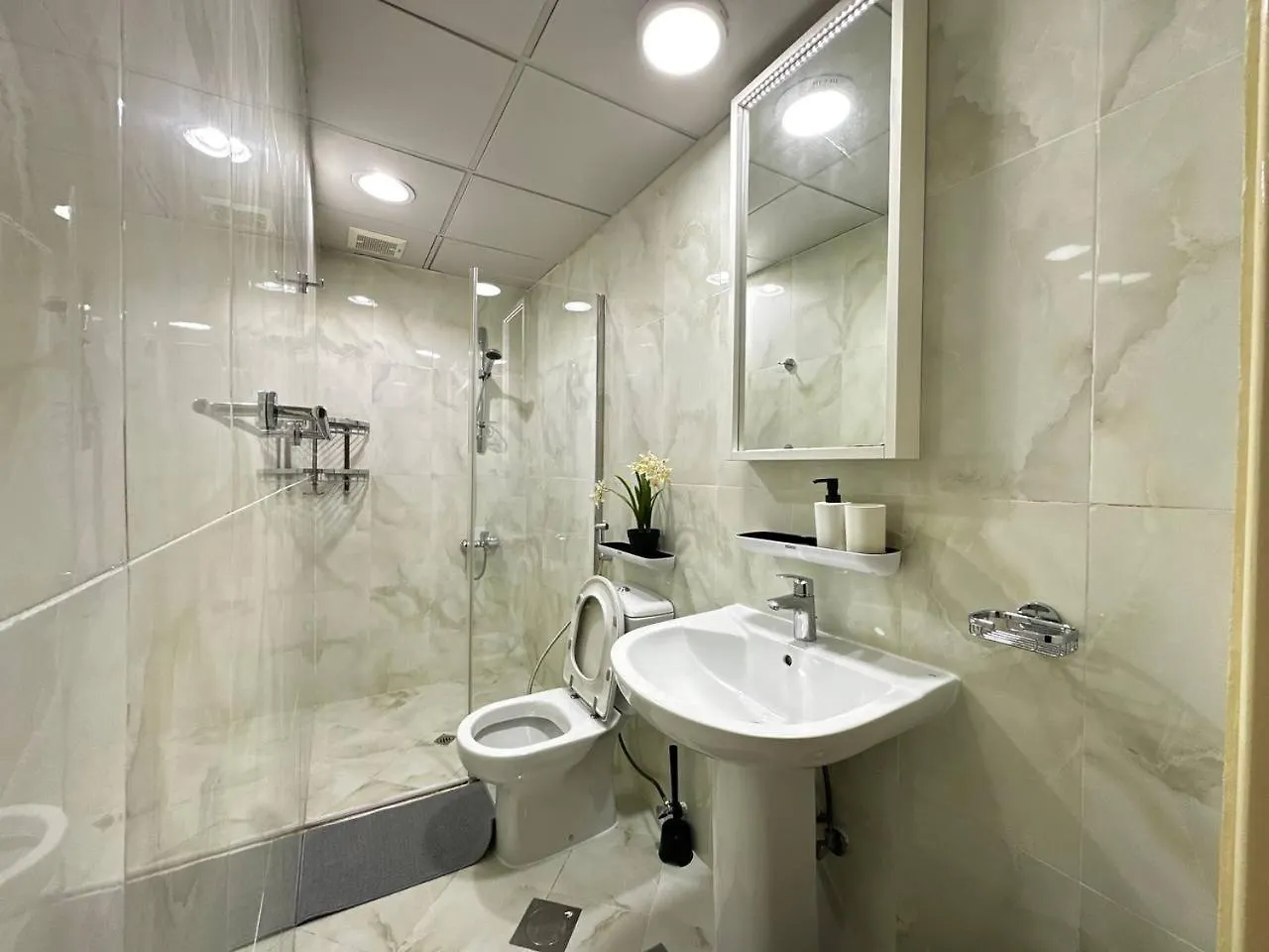 All Villa For Rent In Abu Dhabi 7 Rooms Near Corniche