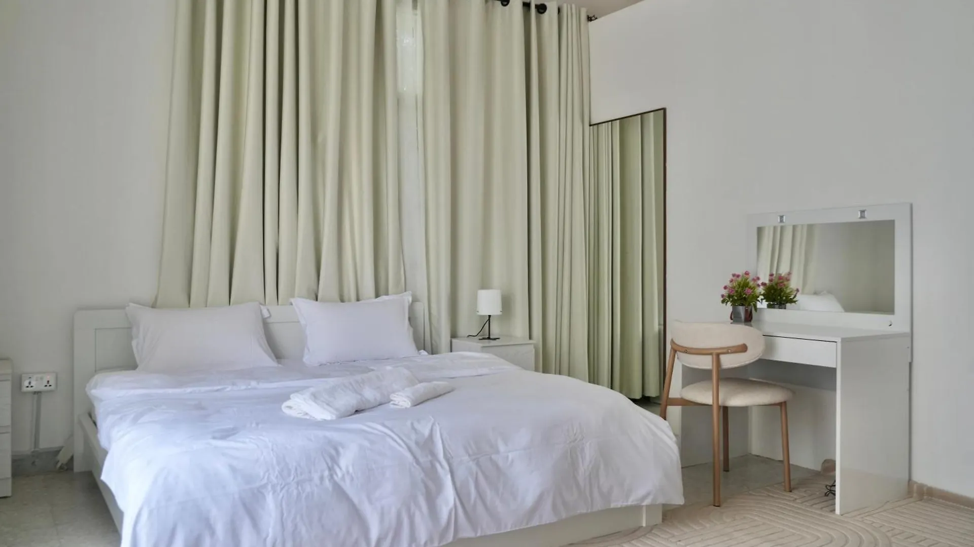 All Villa For Rent In Abu Dhabi 7 Rooms Near Corniche 0*,