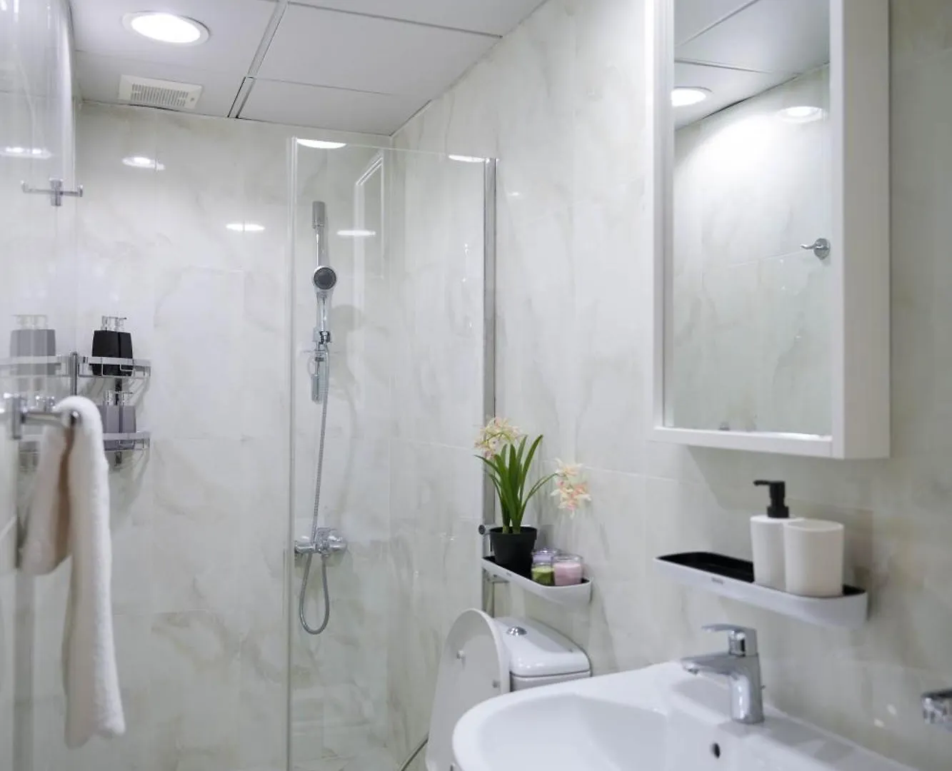 All Villa For Rent In Abu Dhabi 7 Rooms Near Corniche 0*,  United Arab Emirates