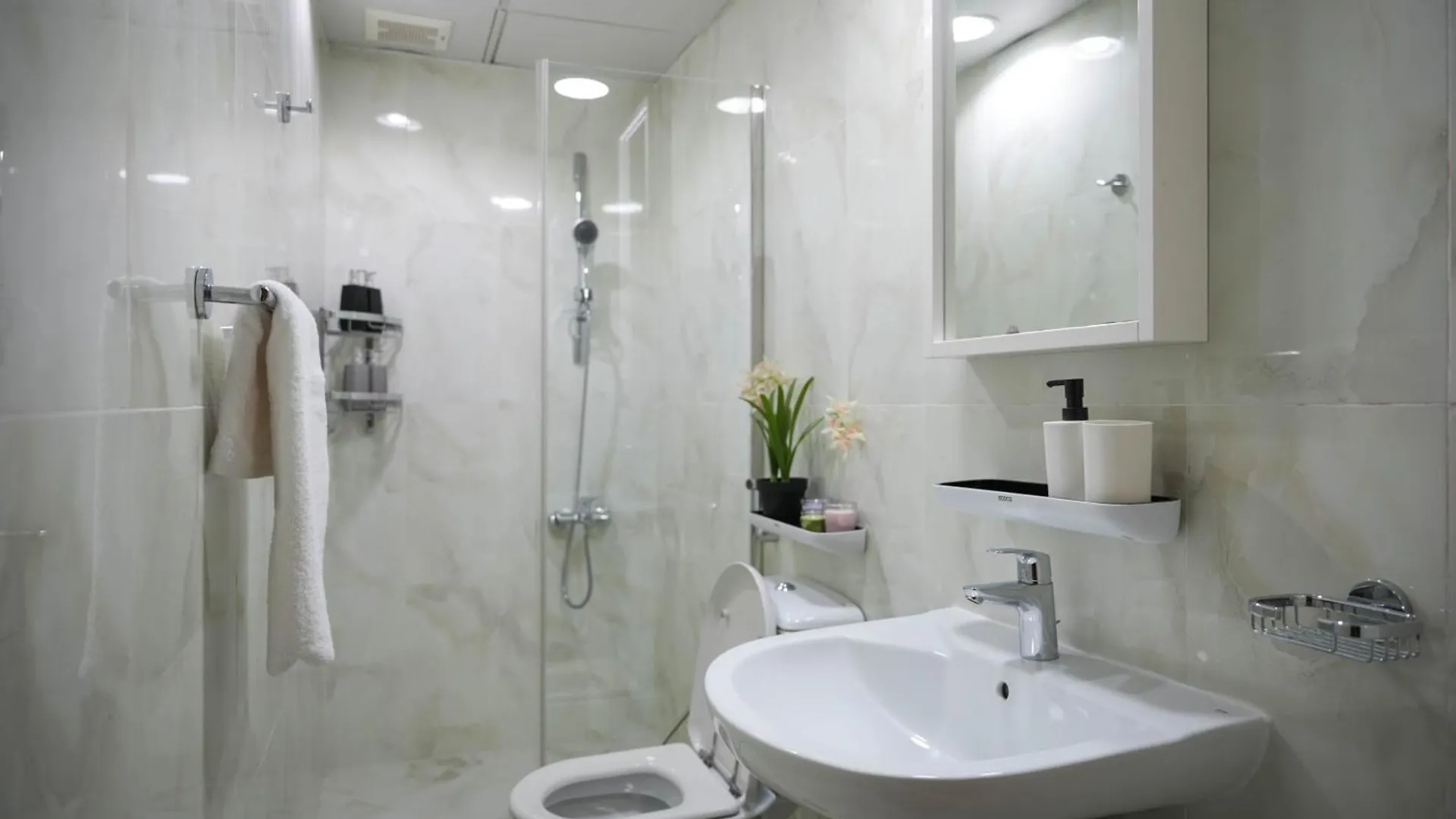 All Villa For Rent In Abu Dhabi 7 Rooms Near Corniche